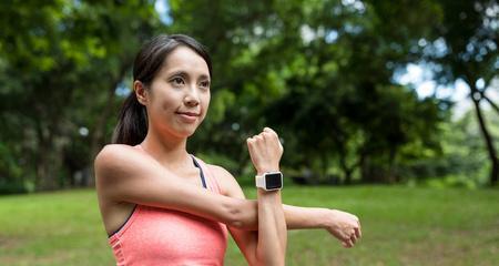 AppleWatch显示绿色充不上电的问题解析（解决AppleWatch充电问题的有效方法和注意事项）