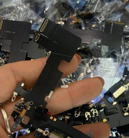 iPhone13还有耳机孔吗？使用转换器的必要性是什么？