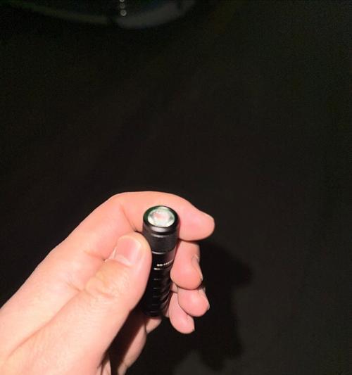 如何在iPad上打开手电筒（教你在iPad上利用手电筒功能增加亮度）